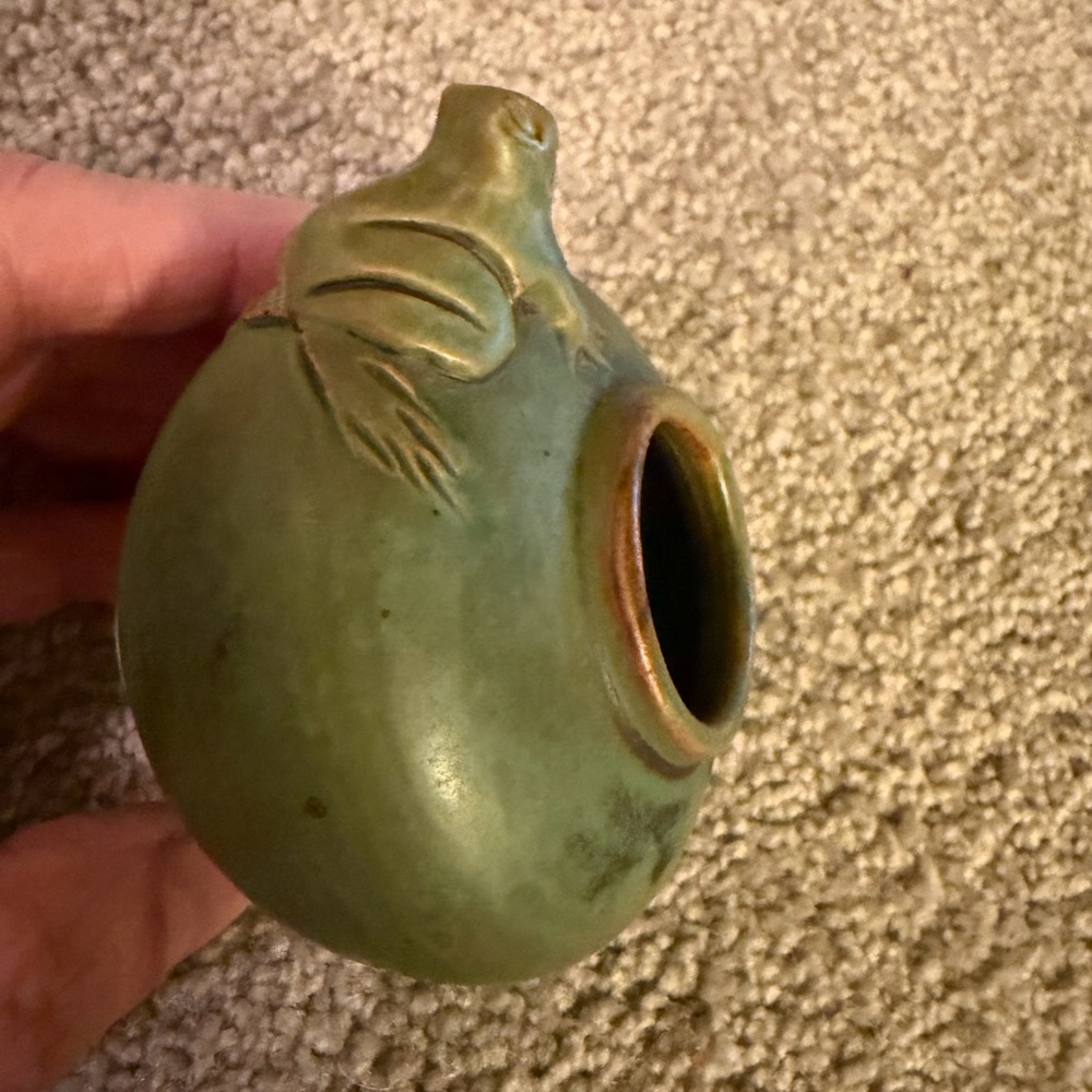 Sage Mossy Green Small Frog Ceramic Budvase - Picture 9 of 10